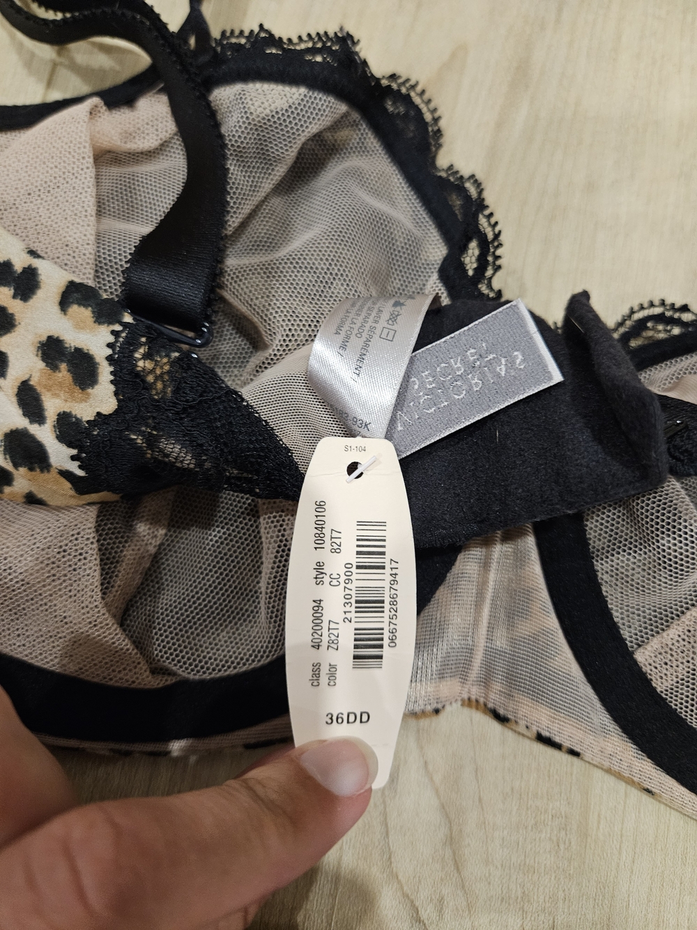 Victoria's Secret Black Lace & Leopard Underwire Bra and Panty Set - Picture 4 of 6